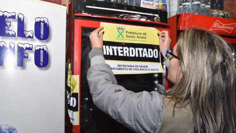 A Prefeitura de Santo André realizou na noite da última sexta-feira (10) uma ação de orientação sobre cuidados na compra e consumo de bebidas alcoólicas