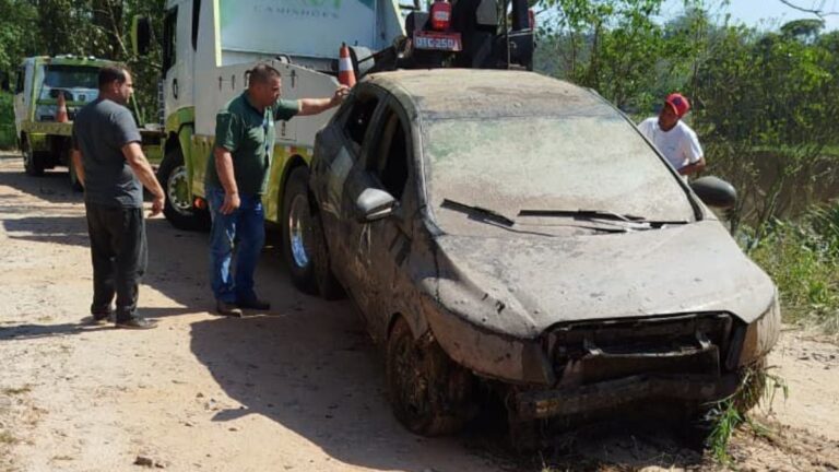 GCM de Ribeirão Pires localiza veículo roubado submerso no Jardim Represa durante patrulhamento