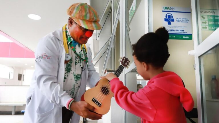 Em Diadema, voluntários transformam rotina hospitalar com humor e acolhimento