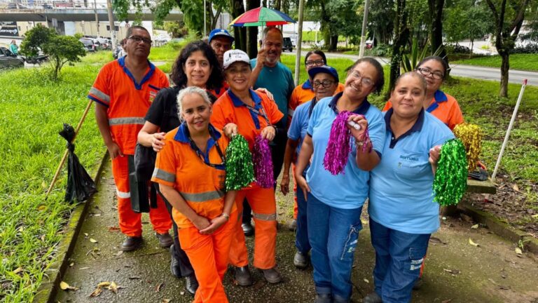 Garis de Santo André agitam bloco “Lixo no Lixo” para incentivar descarte correto de resíduos