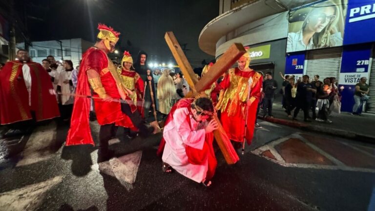 Procissão de Sexta-feira Santa reúne fiéis em Ribeirão Pires nesta sexta
