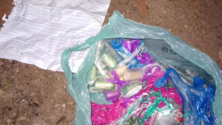 ROMU de Rio Grande da Serra localiza sacola com grande quantidade de drogas em área de mata no Parque América