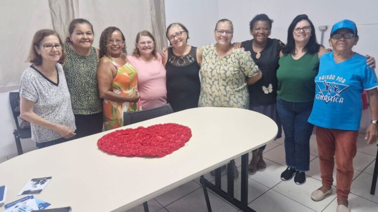 CRAS Falchi leva idosas para conhecerem o mar