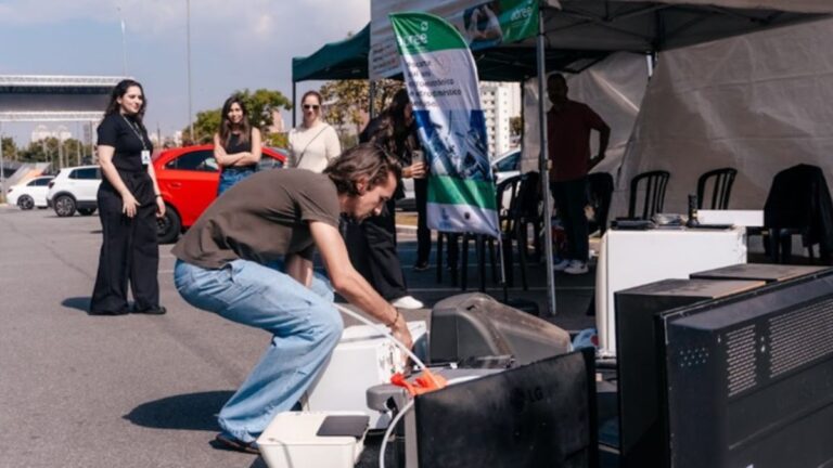 Com drive-thru no Paço, São Bernardo reforça políticas de sustentabilidade, e recebe centenas de produtos
