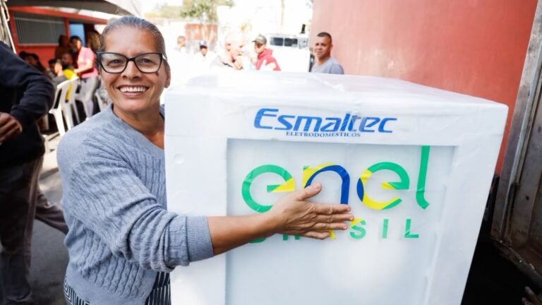 Geladeiras novas são entregues para 150 moradores de Mauá, em parceria Prefeitura e ENEL