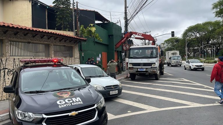 Semasa interdita três bares por poluição sonora em Santo André