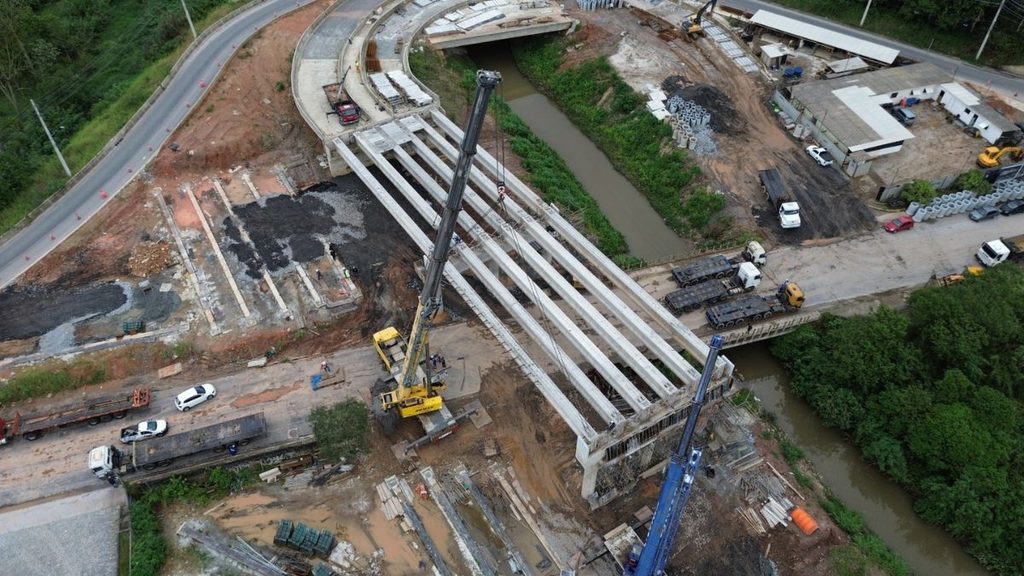 Viaduto Estaiado: Prefeitura conclui içamento das 12 vigas da maior obra da história de Ribeirão Pires nesta quarta-feira (16)